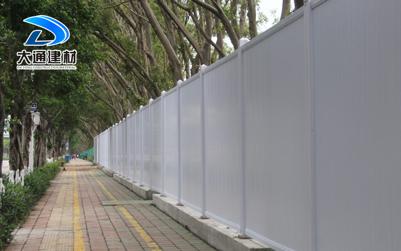 深圳大通建材有限公司，安裝PVC施工圍擋對建筑工地有哪些好處?